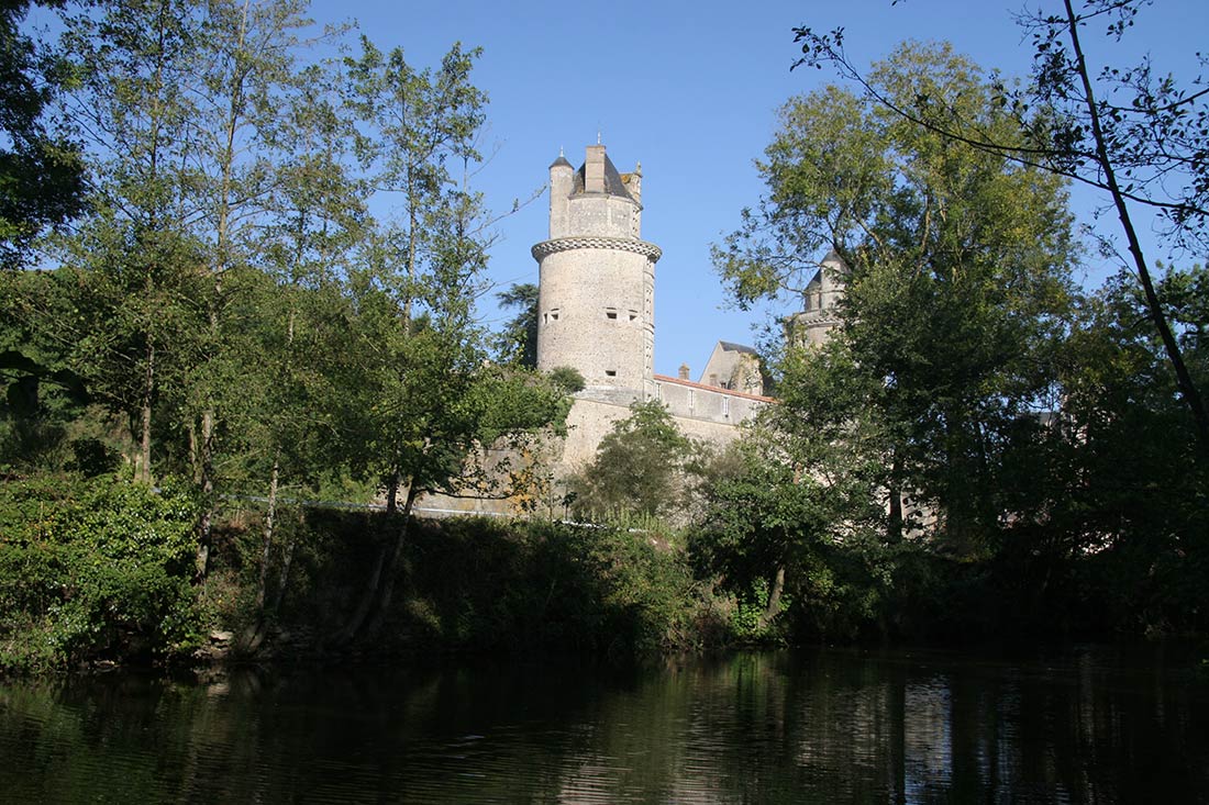 chateau d'Apremont